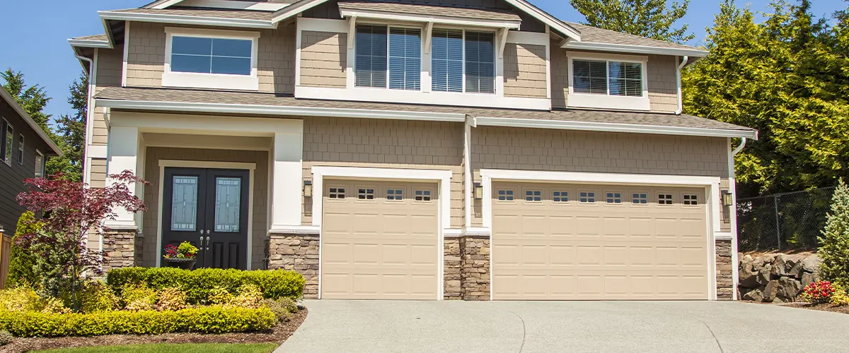 house exterior and driveway