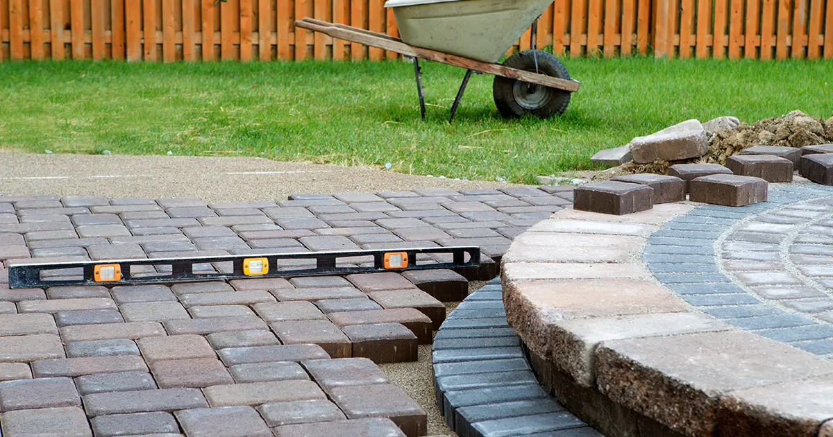 New level patio with elegant multicolor pavers